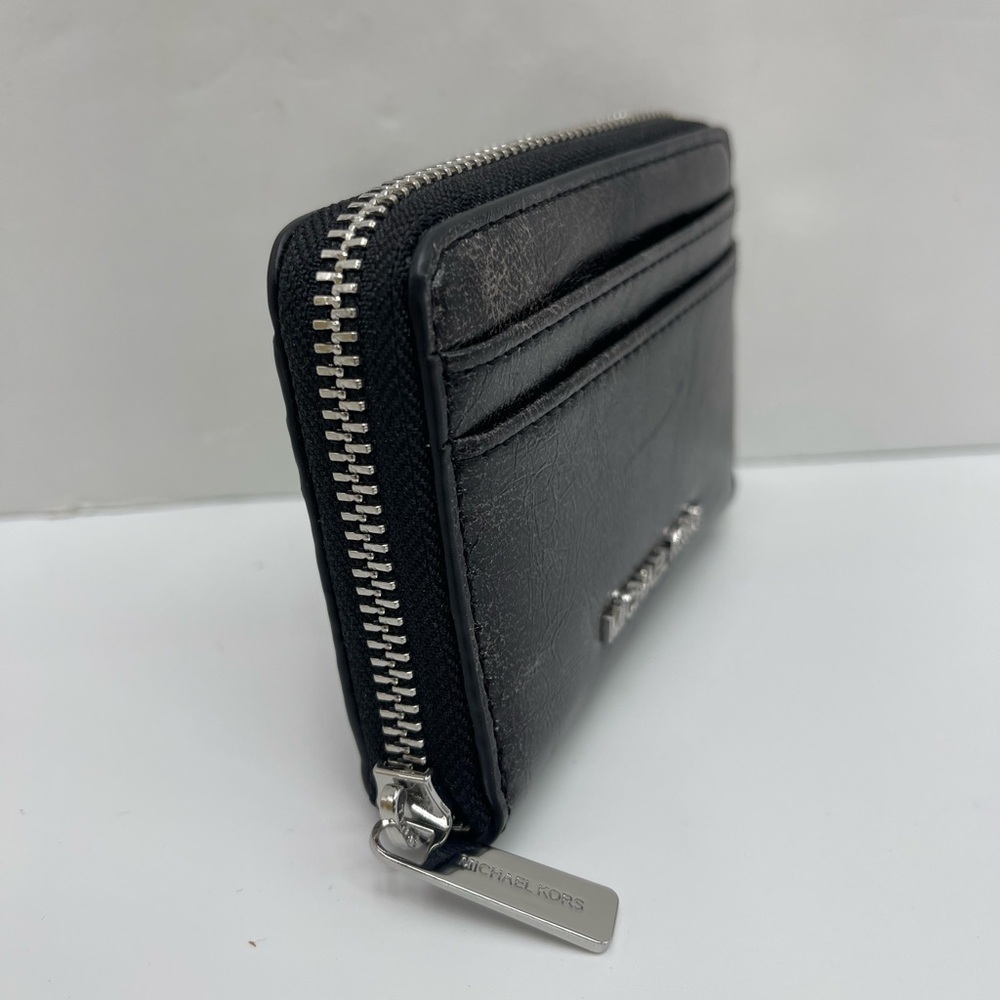 MICHAEL KORS Jet Set Medium Distressed Zip Around Card Case
Black 
NWT - Picture 3 of 16